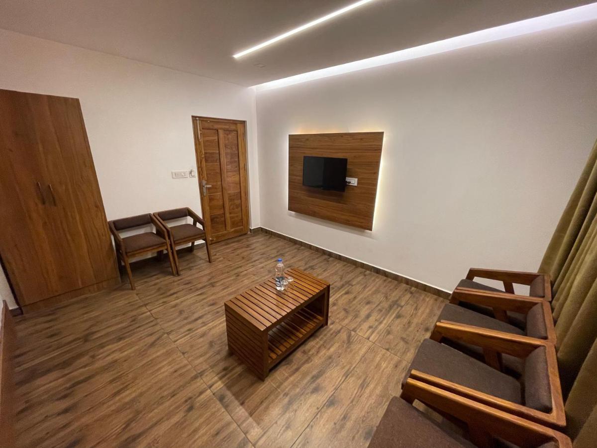 Whitehouse Residency Otel Palakkad Dış mekan fotoğraf