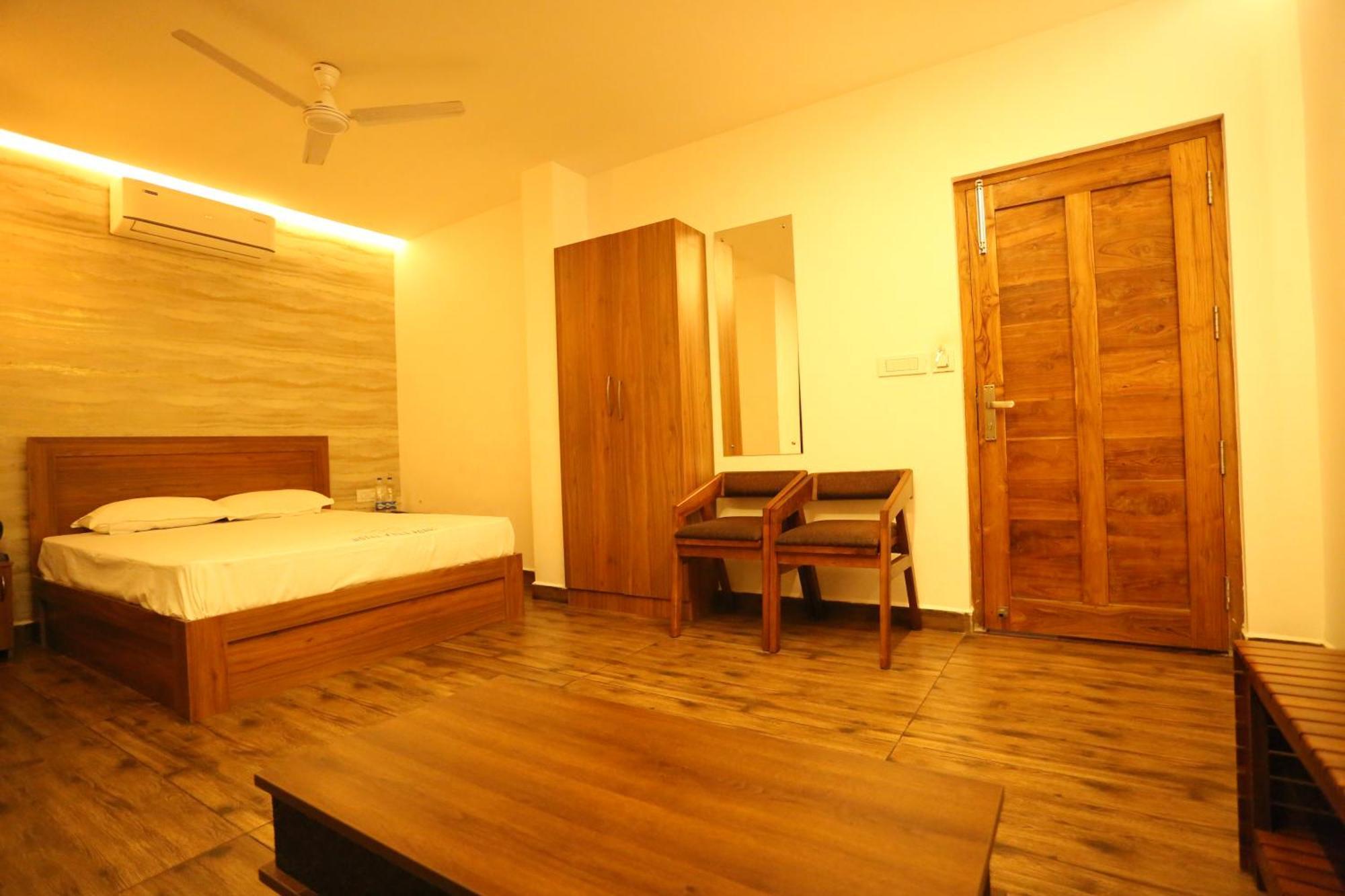 Whitehouse Residency Otel Palakkad Dış mekan fotoğraf